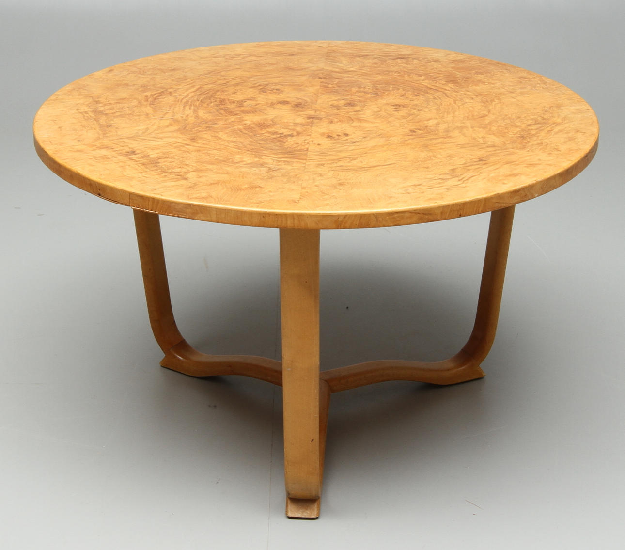 SOFFBORD, med skiva i björkrotsfaner, 1900-tal.