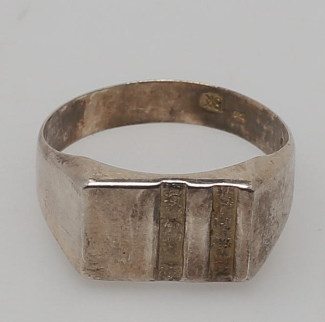 KLACKRING i 18K guld. Totalvikt 3,2 gram.