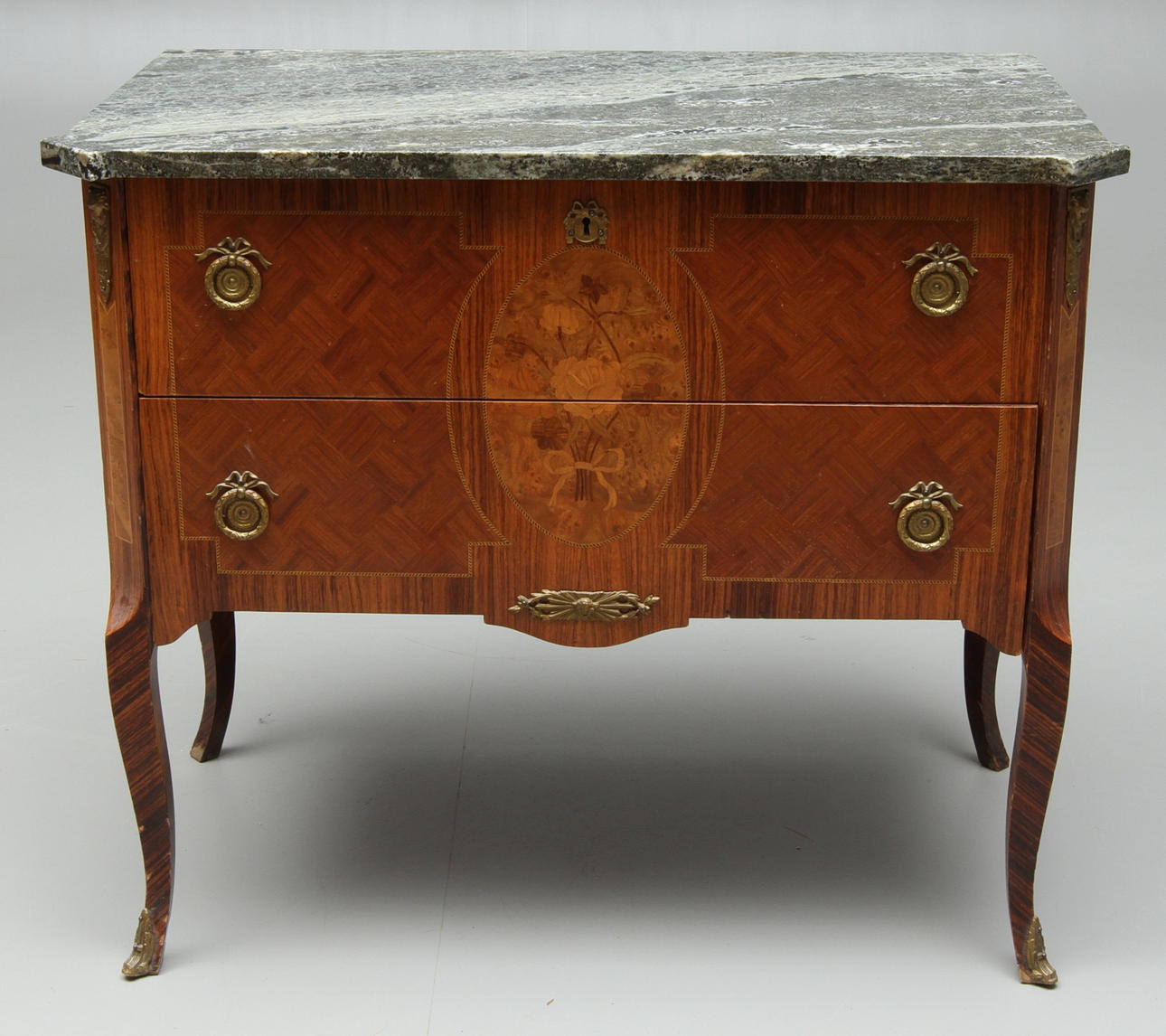 BYRÅ, med stenskiva, gustaviansk stil, 1900-tal.