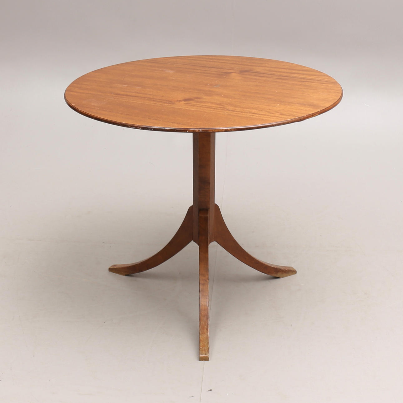 TILT TABLE, 19th/20th century.