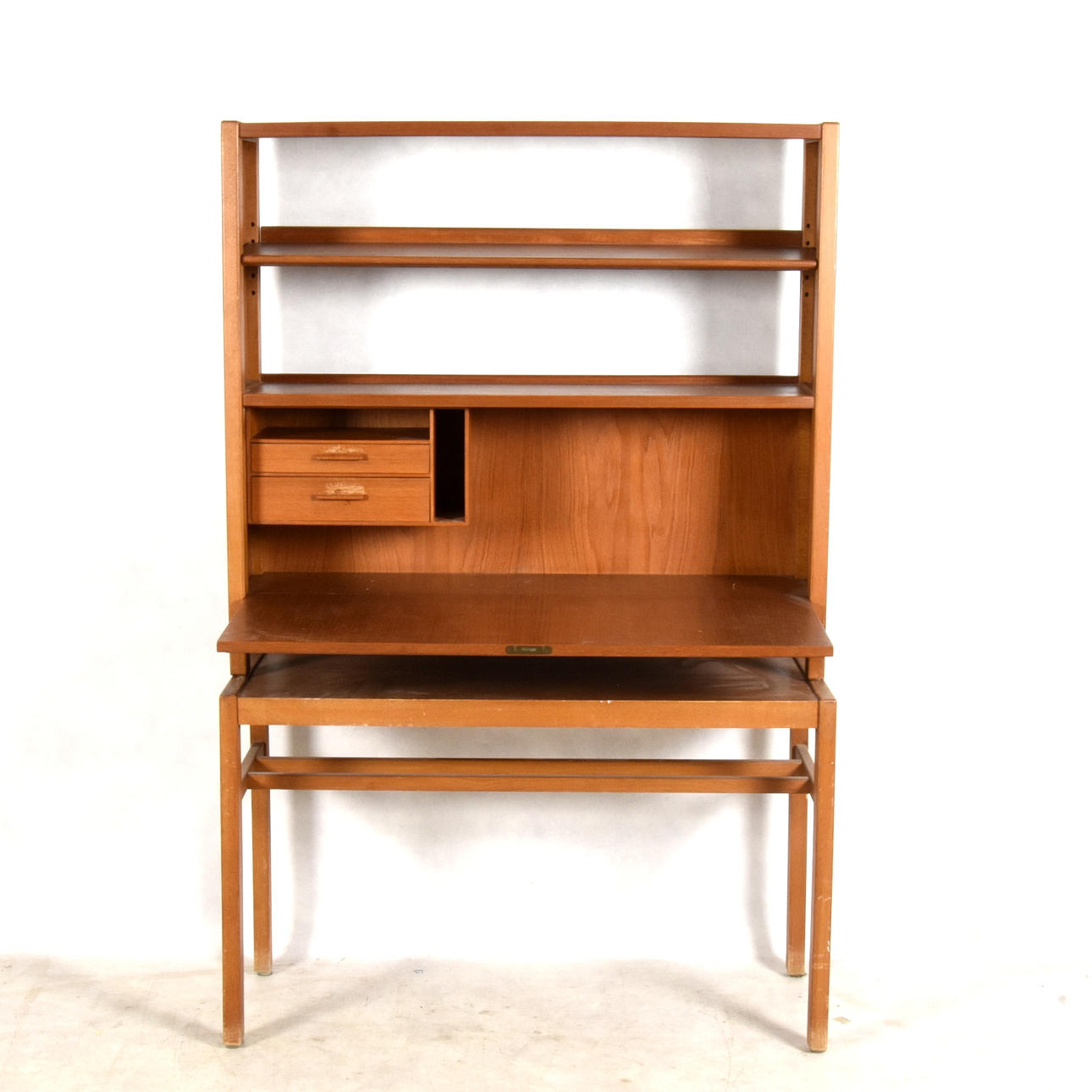 BOOKSHELF, with bar cabinet, 1960s/70s.