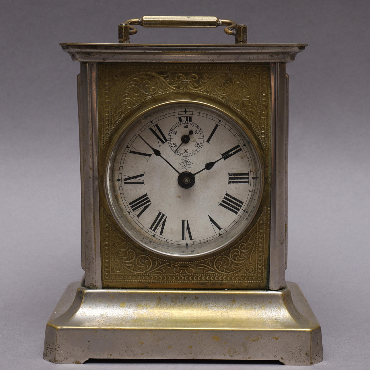 PÖYTÄKELLO, Junghans, musiikkirasialla.