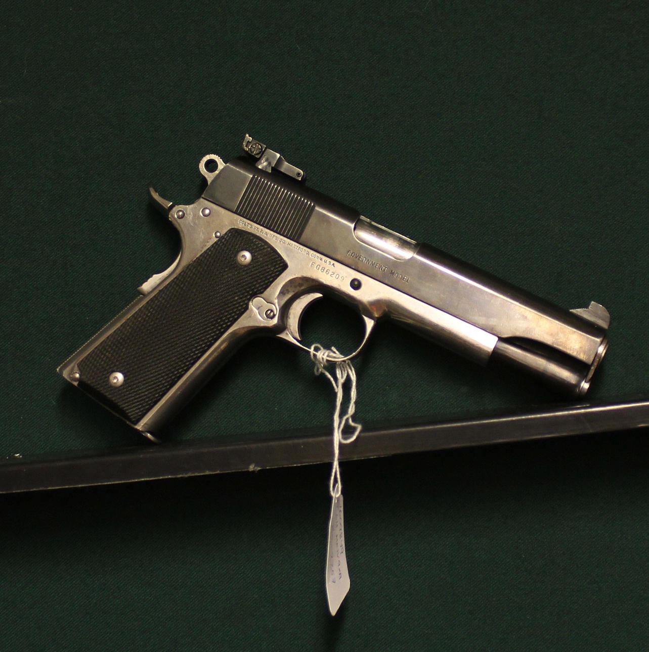 COLT. Serie MKIV 80 9x19 #FG86209.