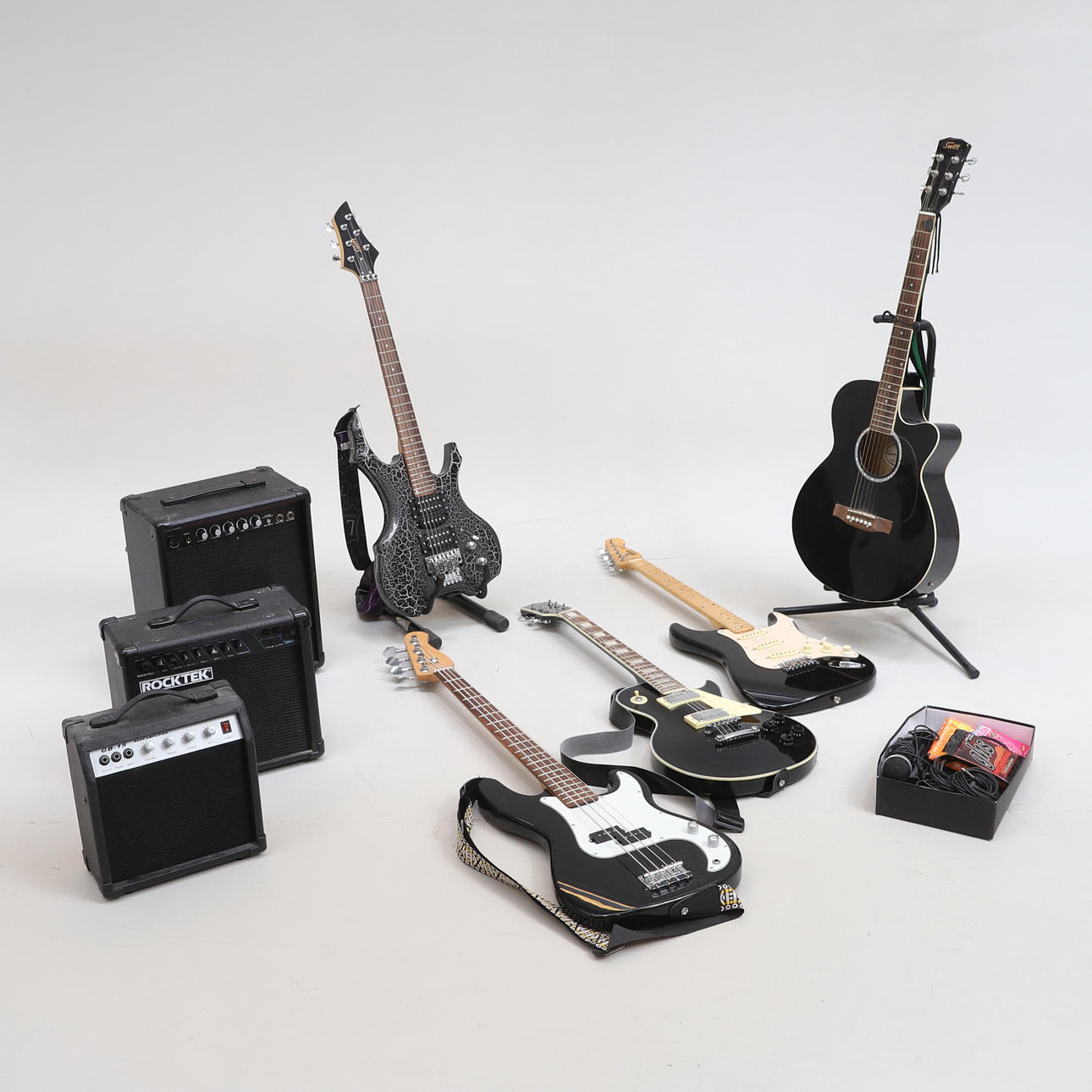 GITARRER och BAS med tillbehör.