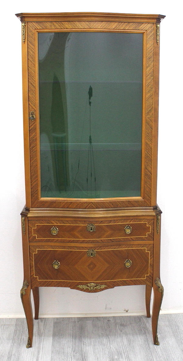 VITRINSKÅP med intarsia , Gustaviansk stil 1900-tal.
