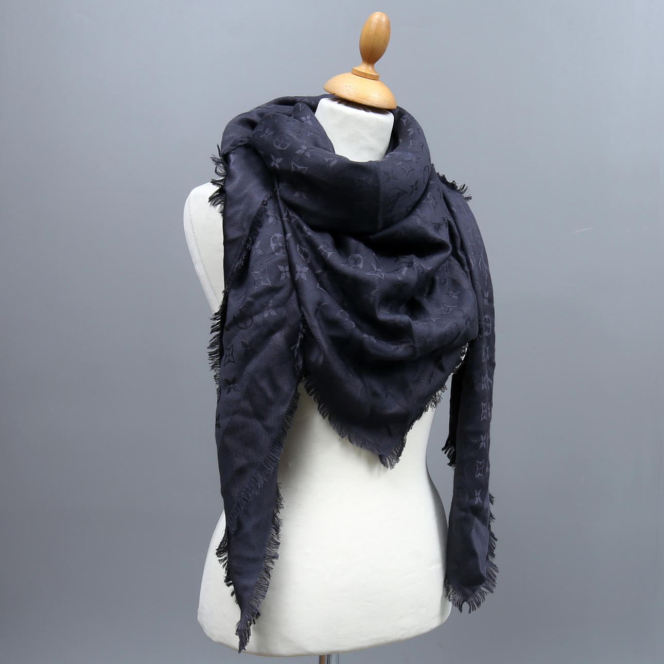 LOUIS VUITTON. Scarf, silke och ylleblanding, Monogram.