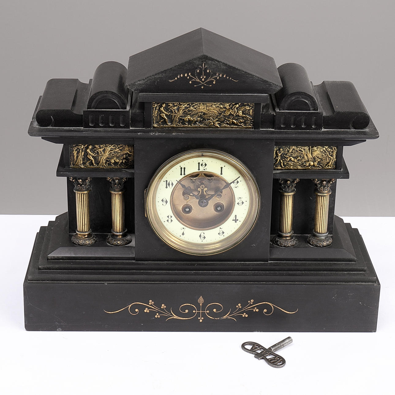 BORDSPENDYL, sten/marmor, 1900-talets början.