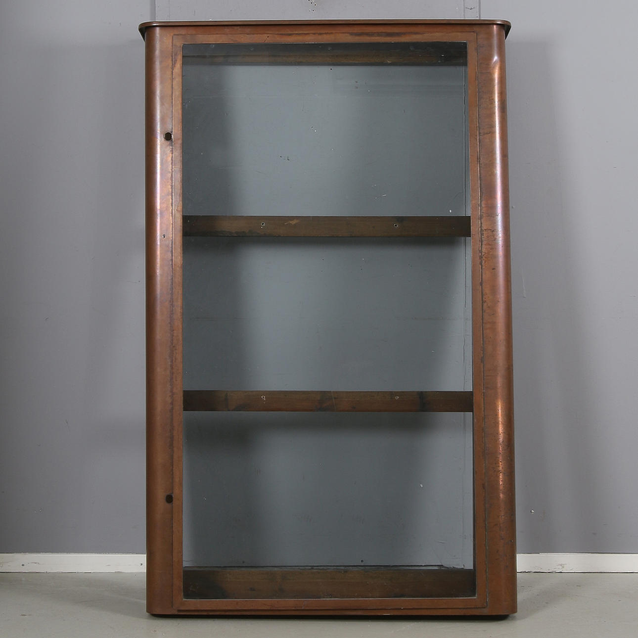 VITRINA, cobre, vidrio, años 30.