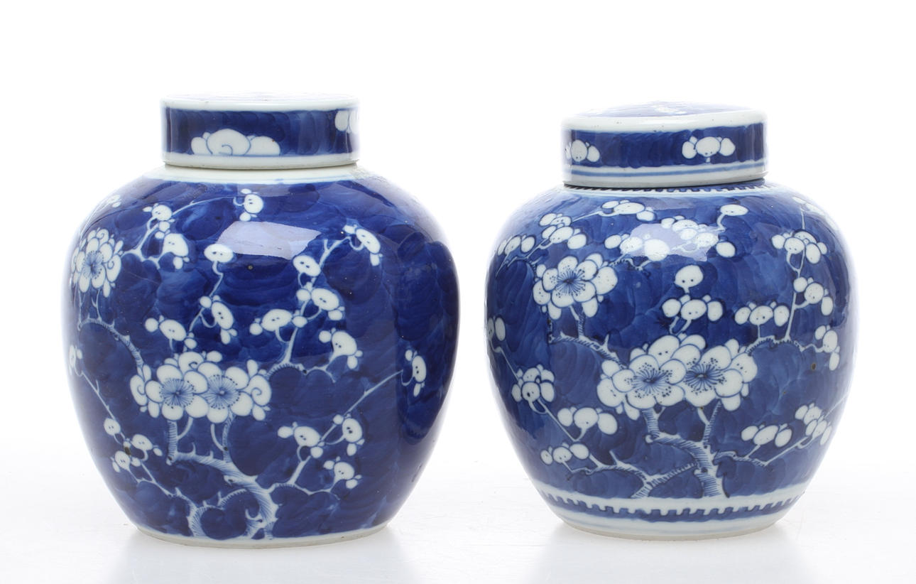 BOJANER, med lock, 2 st, porslin, Kina.