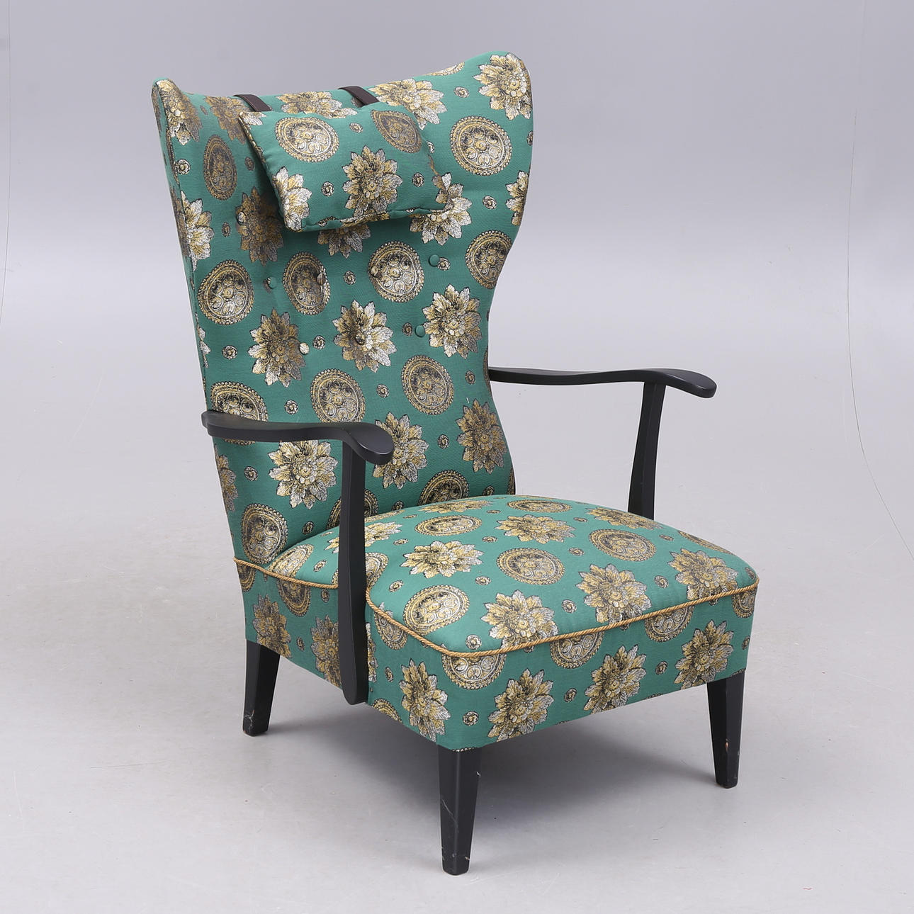 SILLÓN CON PARCHE DE OREJAS, años 40/50.