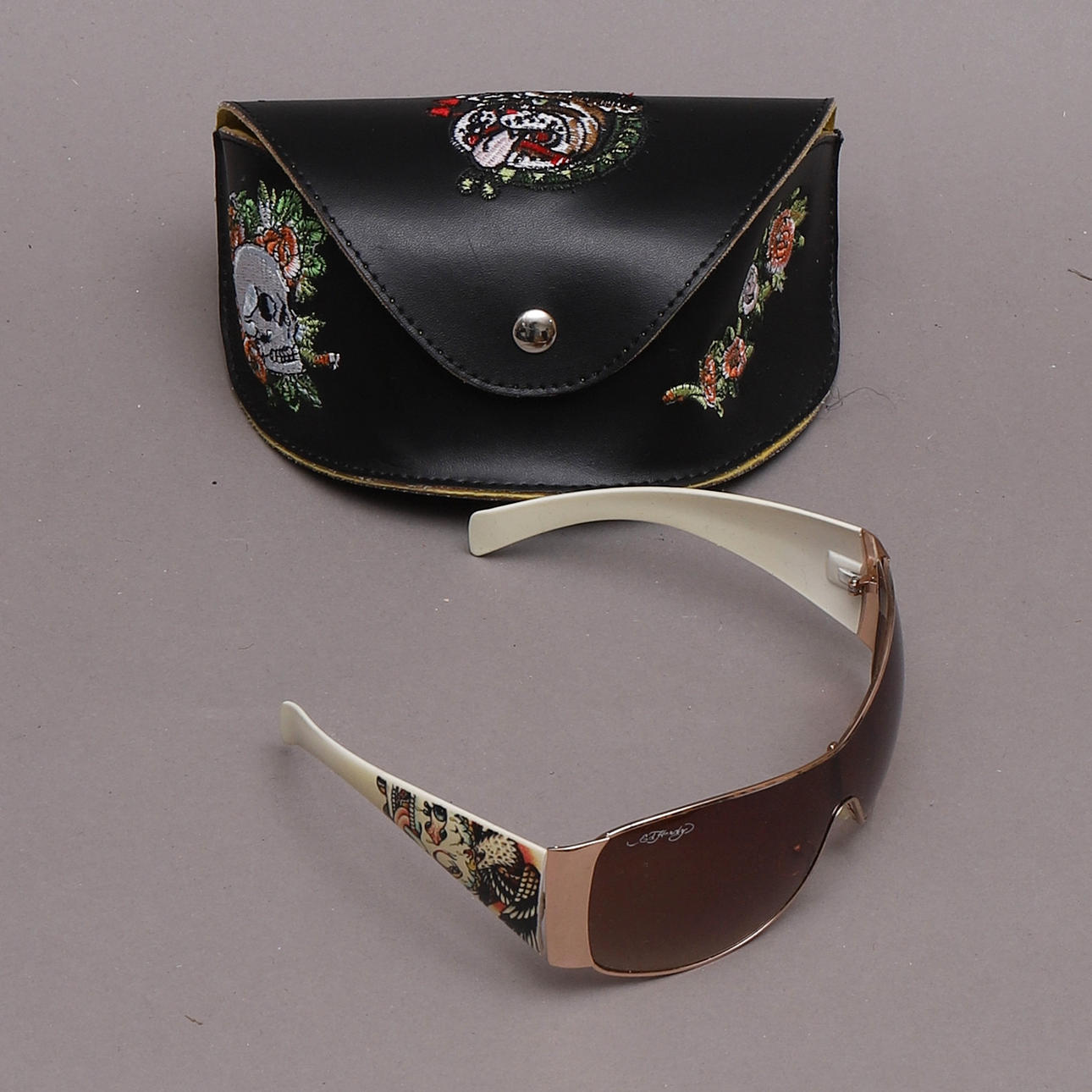 GAFAS DE SOL con estuche, plástico, Ed Hardy.