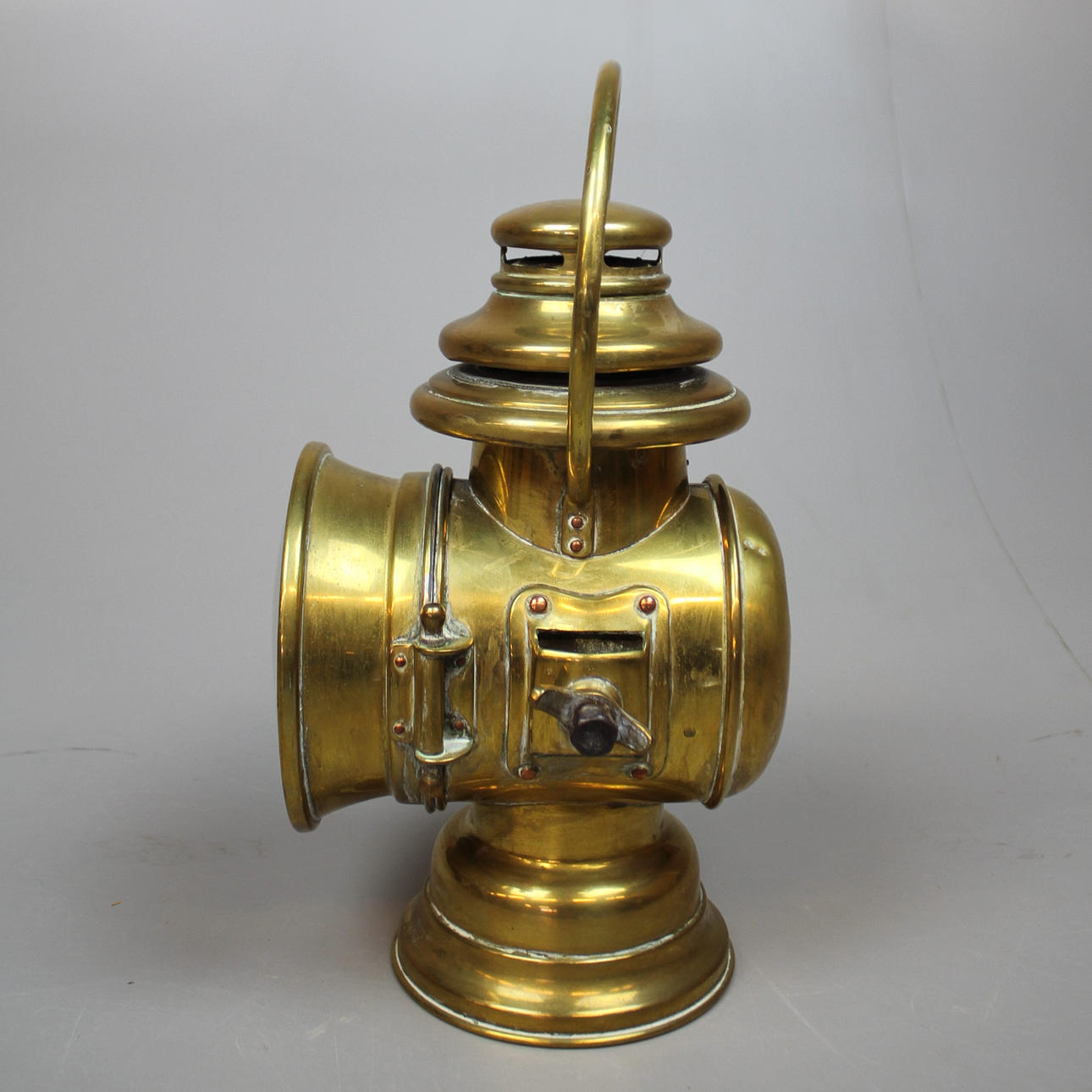 WAGENLAMPE, Messing. Scharlach.