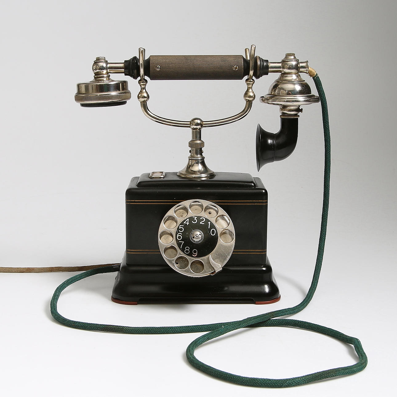 BORDSTELEFON, LM Ericsson, Stockholm, 1900-talets första hälft.