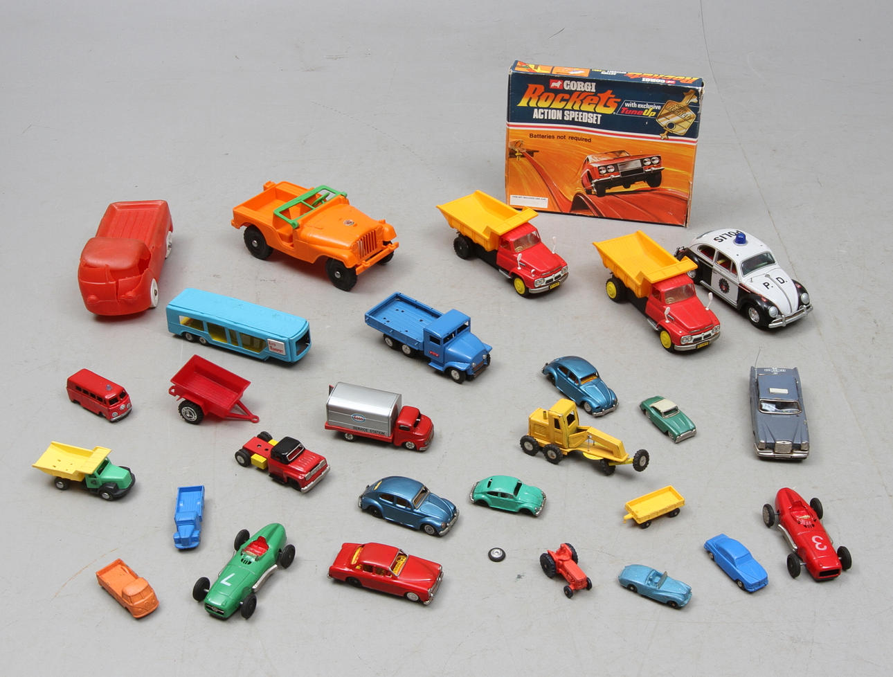 PLÅTBILAR och några i gummi GALANITE och TOMTE.