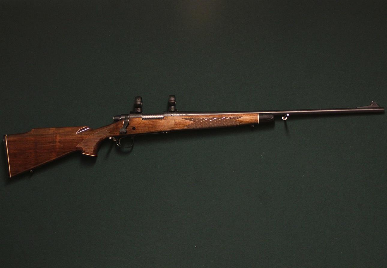 REMINGTON. 700 Deluxe Kal. .222 #E6696284.