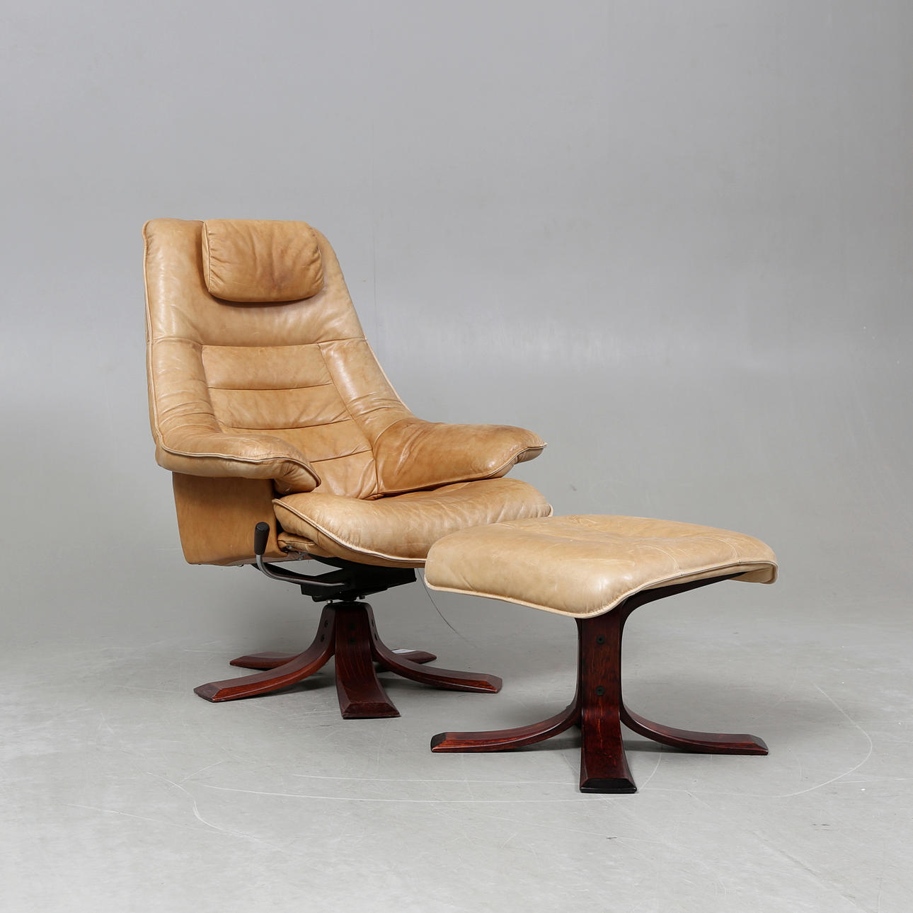 FÅTÖLJ med PALL, Interface.