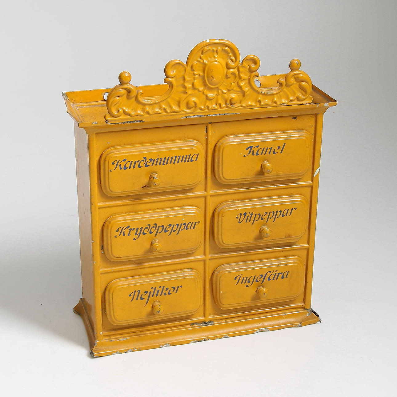 KRYDDSKÅP, plåt, 1900-talets första halva.