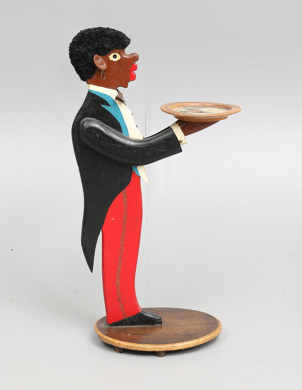 BETJÄNT, trä, 1900-tal.