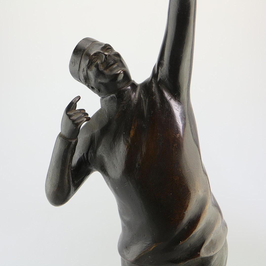 FIGURA DE BRONCE VANGUARDIA RUSA.