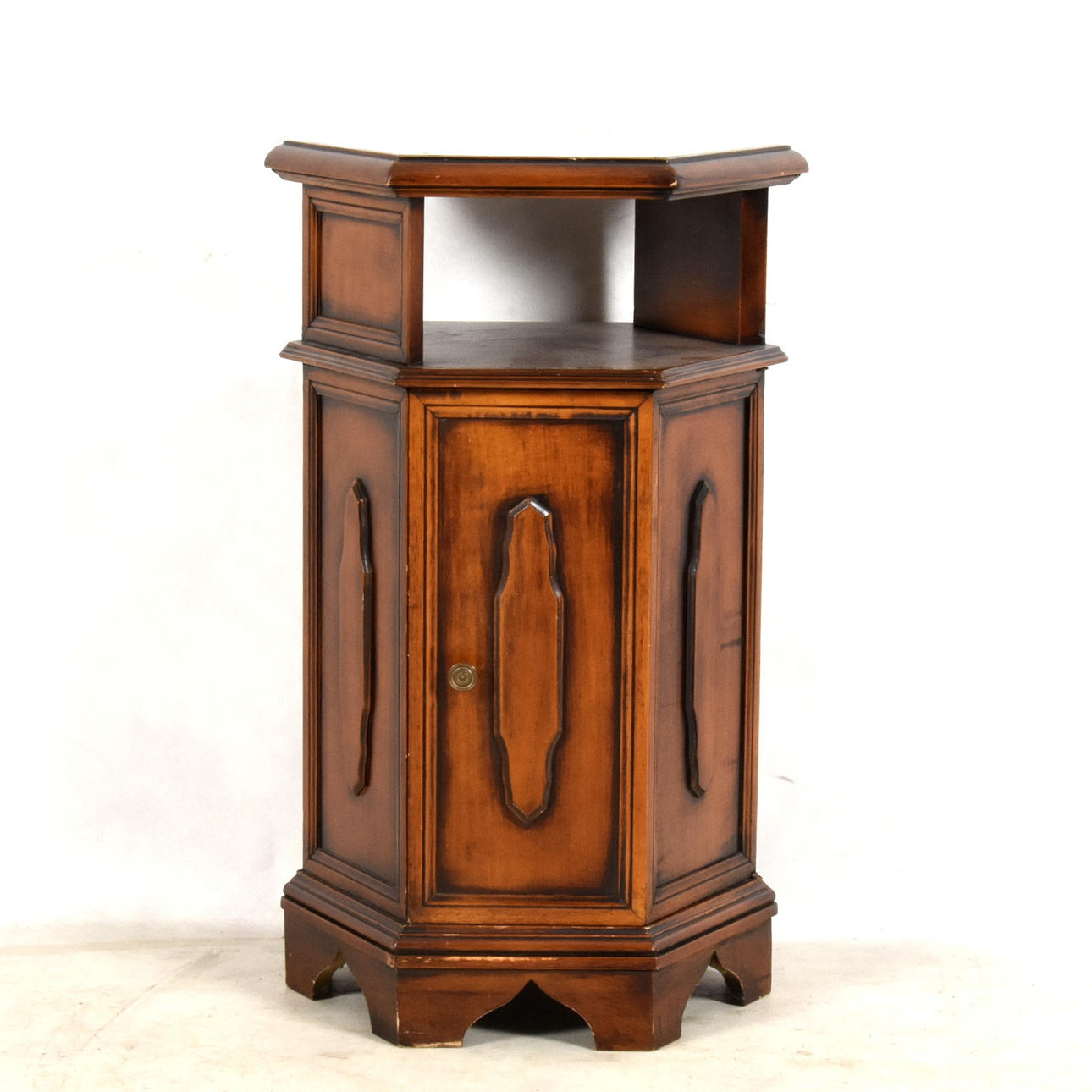 SIDOBORD, mahogny, 1900-talets andra hälft.