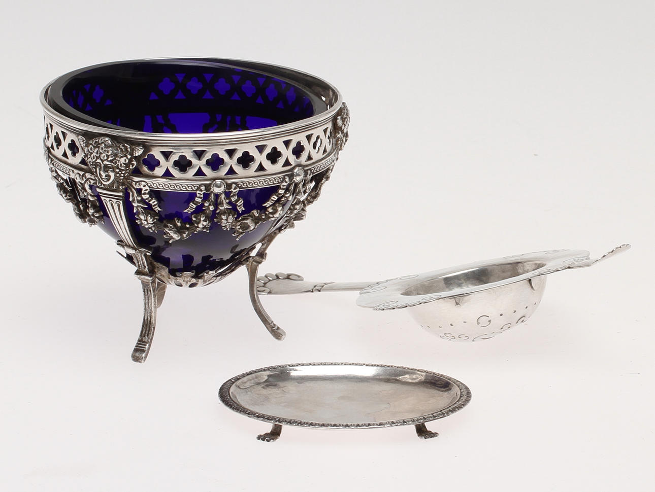 SKÅL silver med glasinsats, TESIL silver samt BRICKA silver. 1800/1900-tal.