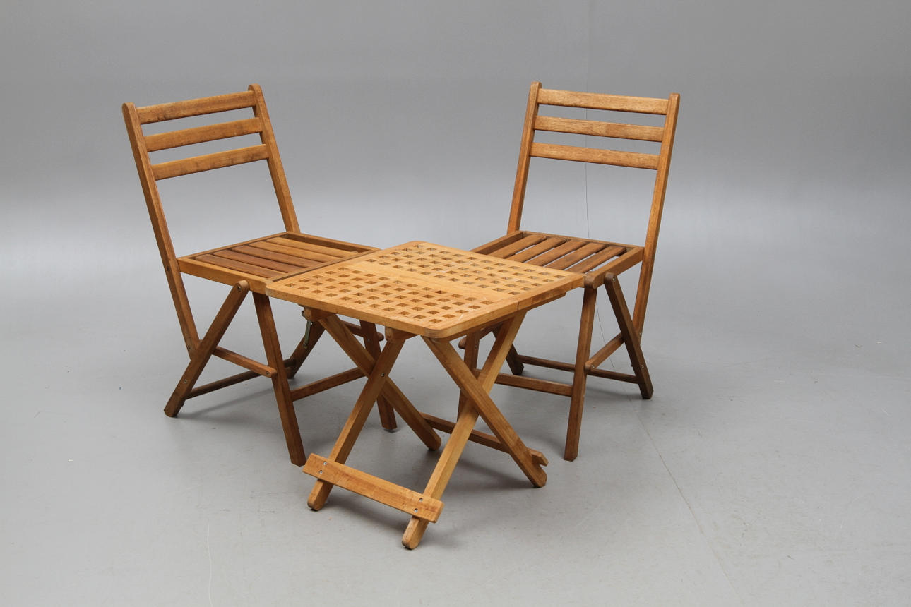 FÄLLSTOLAR 1 par samt FÄLLBORD, 19000/2000-tal.