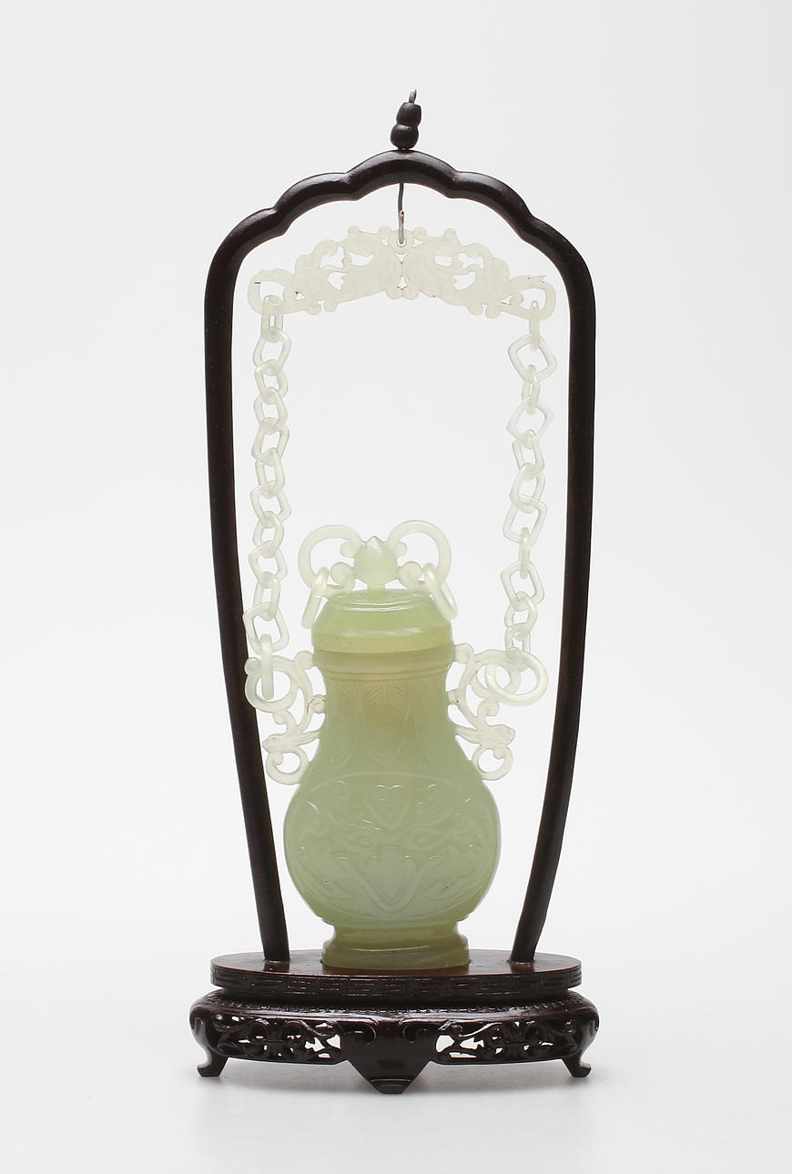 VAS MED LOCK, jade, Kina, 1900-tal.