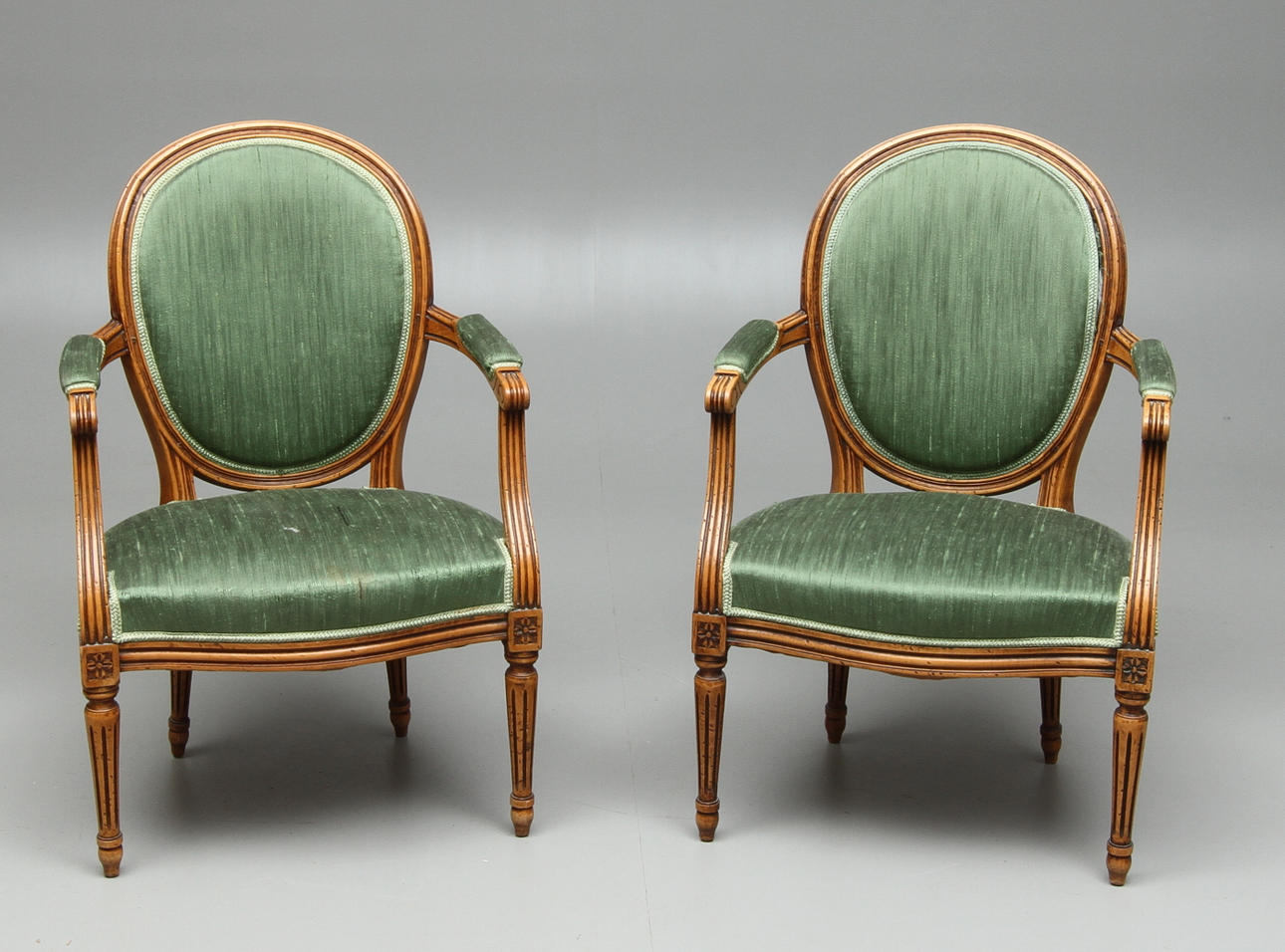 KARMSTOLAR, 1 par, Gustaviansk stil, 1900-tal.