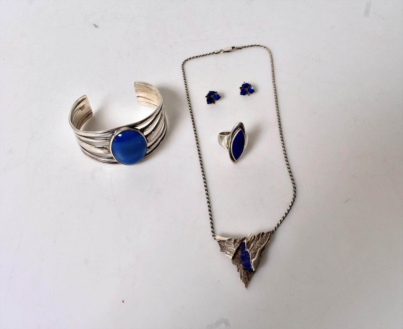 ARMBAND, HÄNGE, ÖRHÄNGE, RING silver.