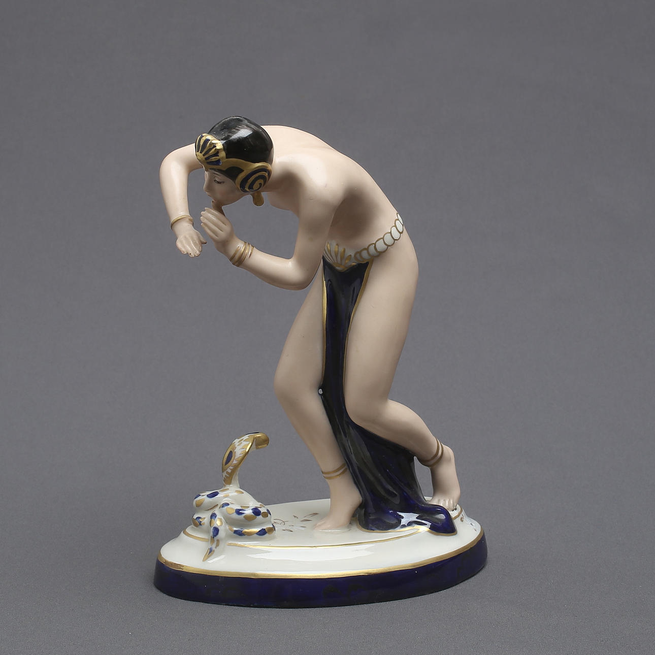 FIGURIN, porslin, ormtjuserska, Royal Dux.