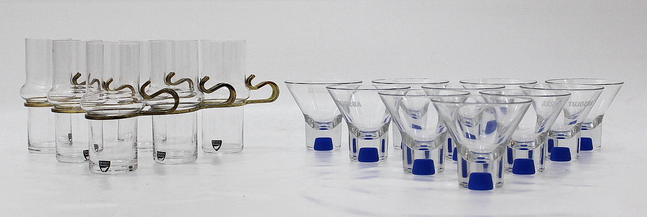 IRISH COFFEE GLAS Orrefors samt 10st Absolut Vodka glas.