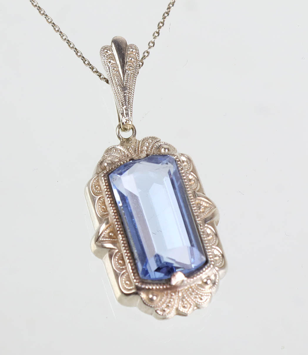 ART DECO ANHÄNGER AN KETTE, SILBER 800.