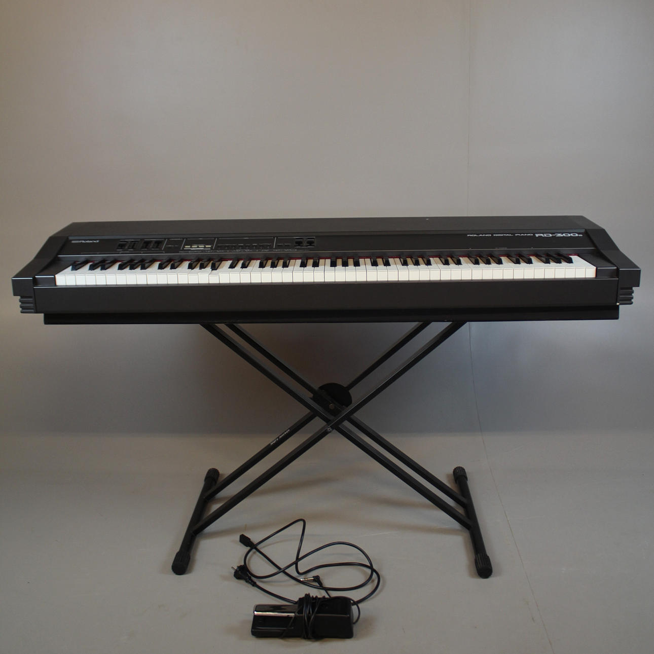 ELPIANO ROLAND RD-300s.