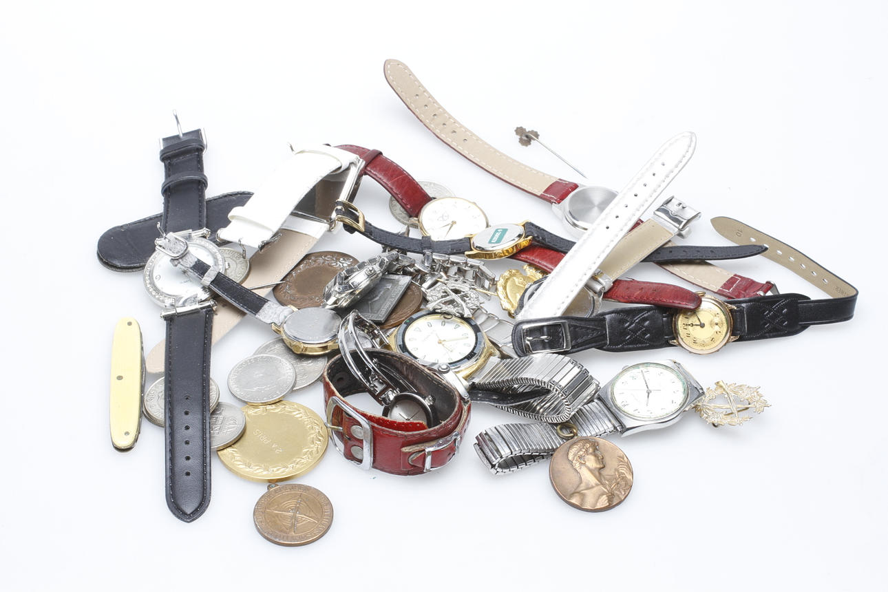 ARMBANDSUR och MYNT, 1900-tal.