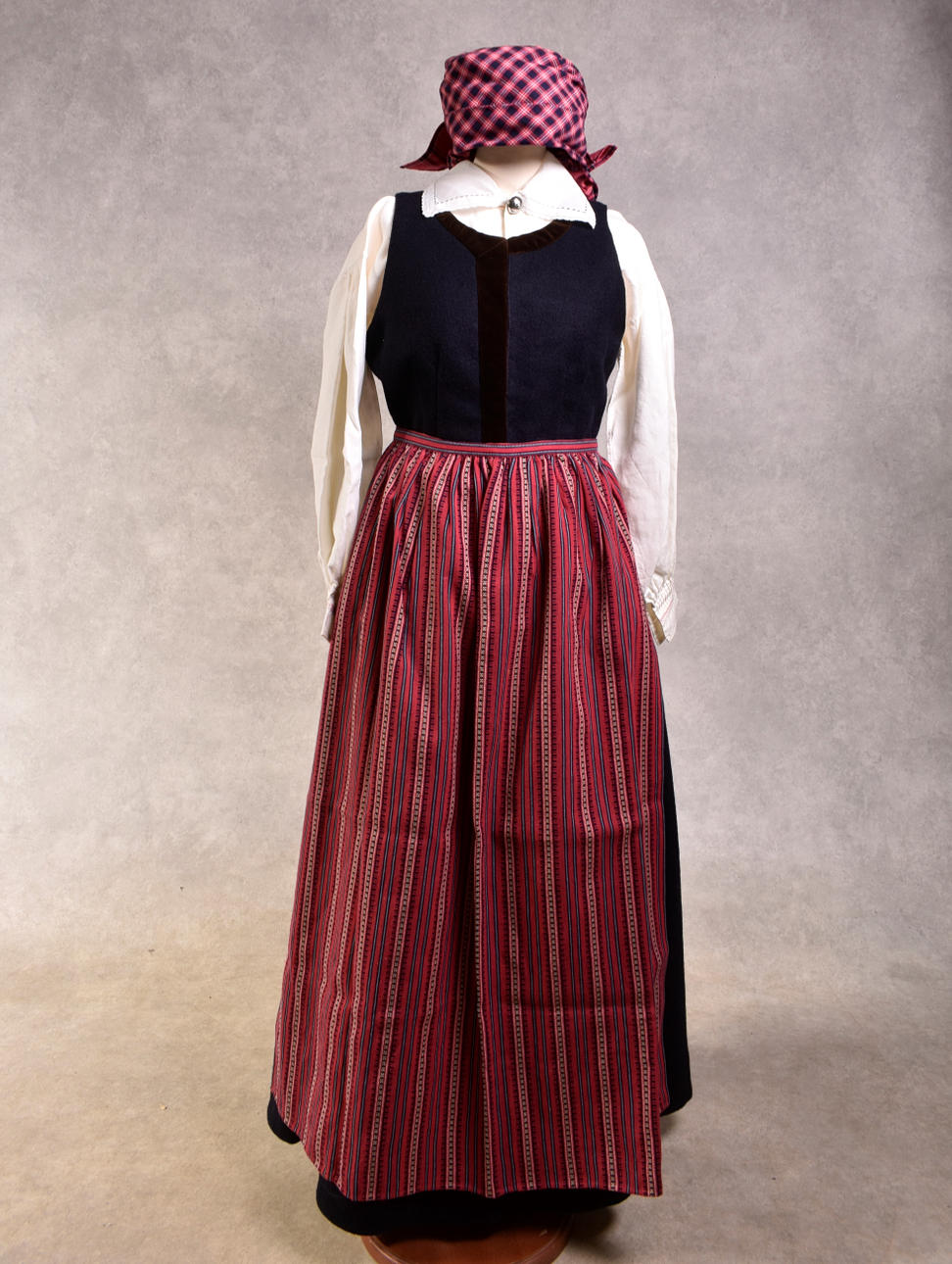 HÄRADSDRÄKT Rönneberga Härad Skåne.