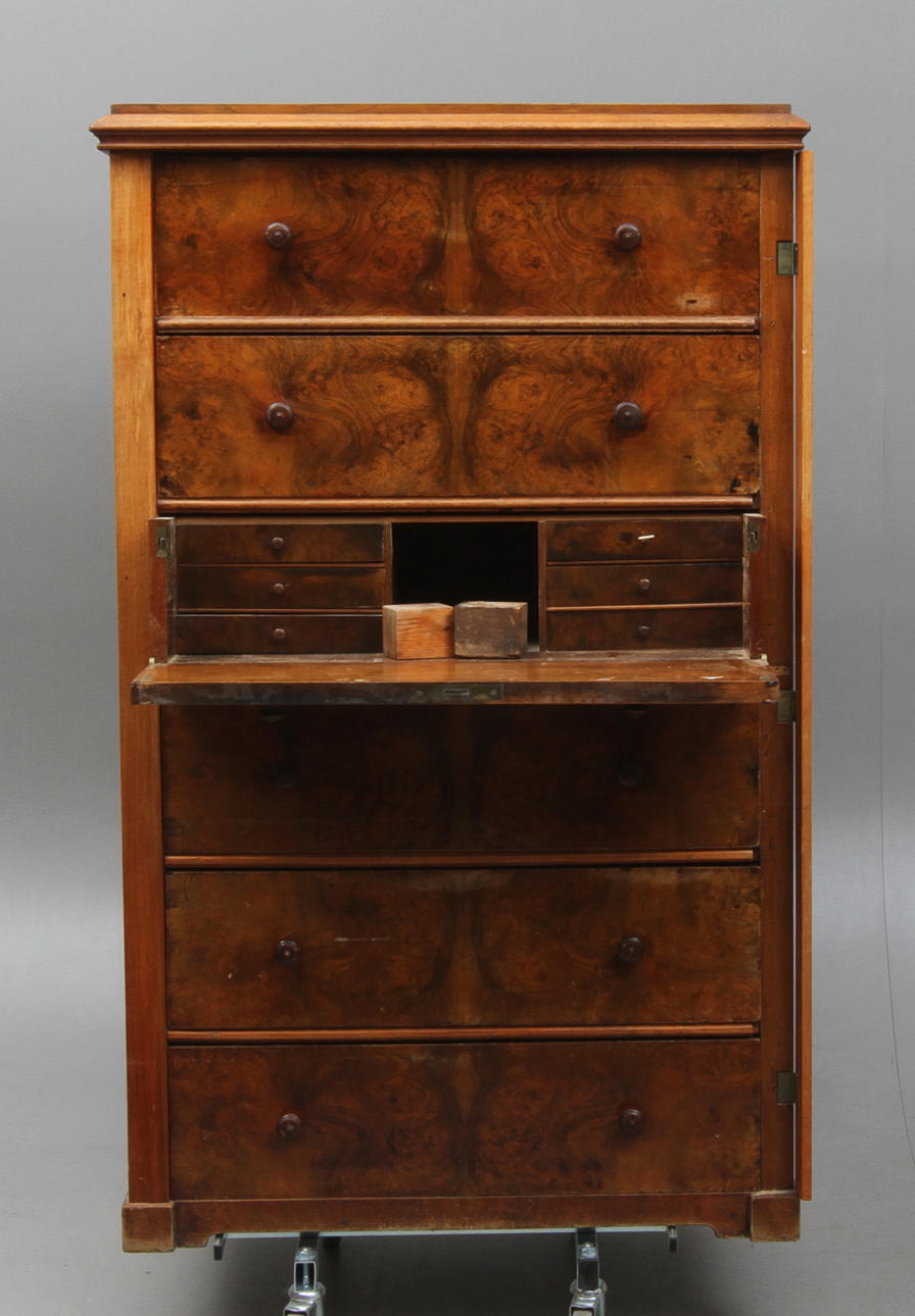 SKRIVBYRÅ, lådor i rotfanér, 1800-tal.