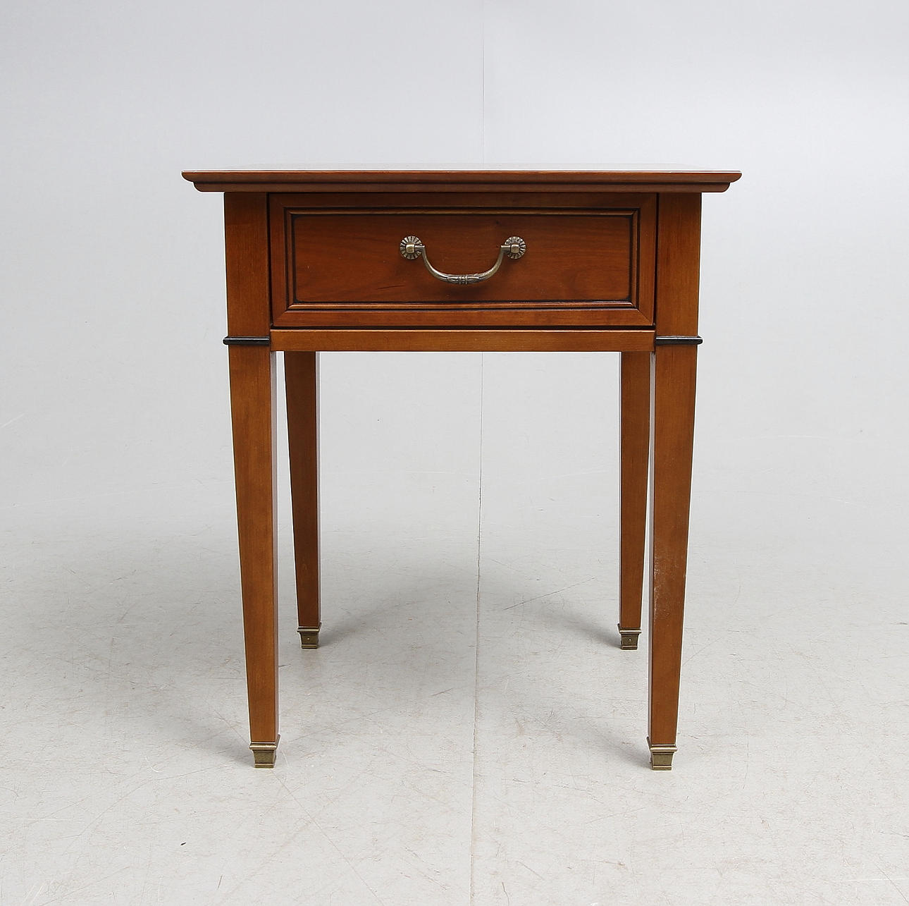 NATTBORD, engelsk stil, Grange.