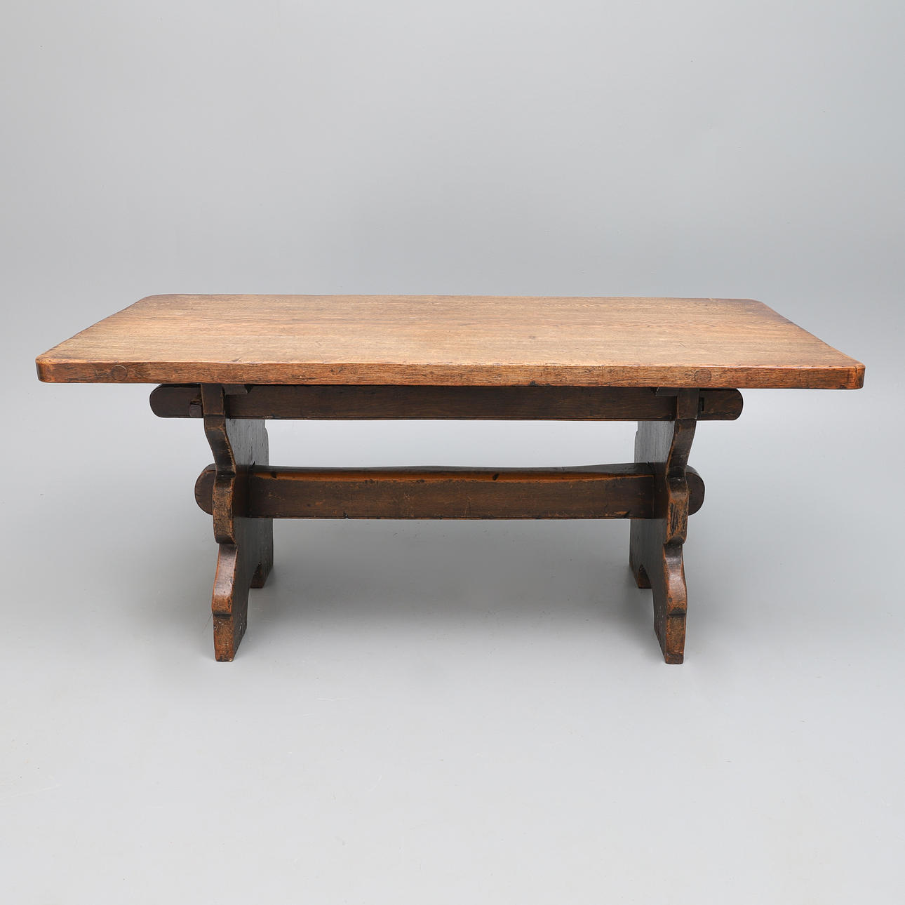 EINE REPRODUKTION DES 17. STILS AUS EICHE REFECTORY TISCH.