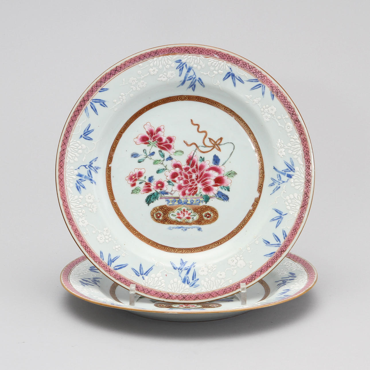 TALLRIKAR, ett par, porslin, Kina Qianlong (1736-95).