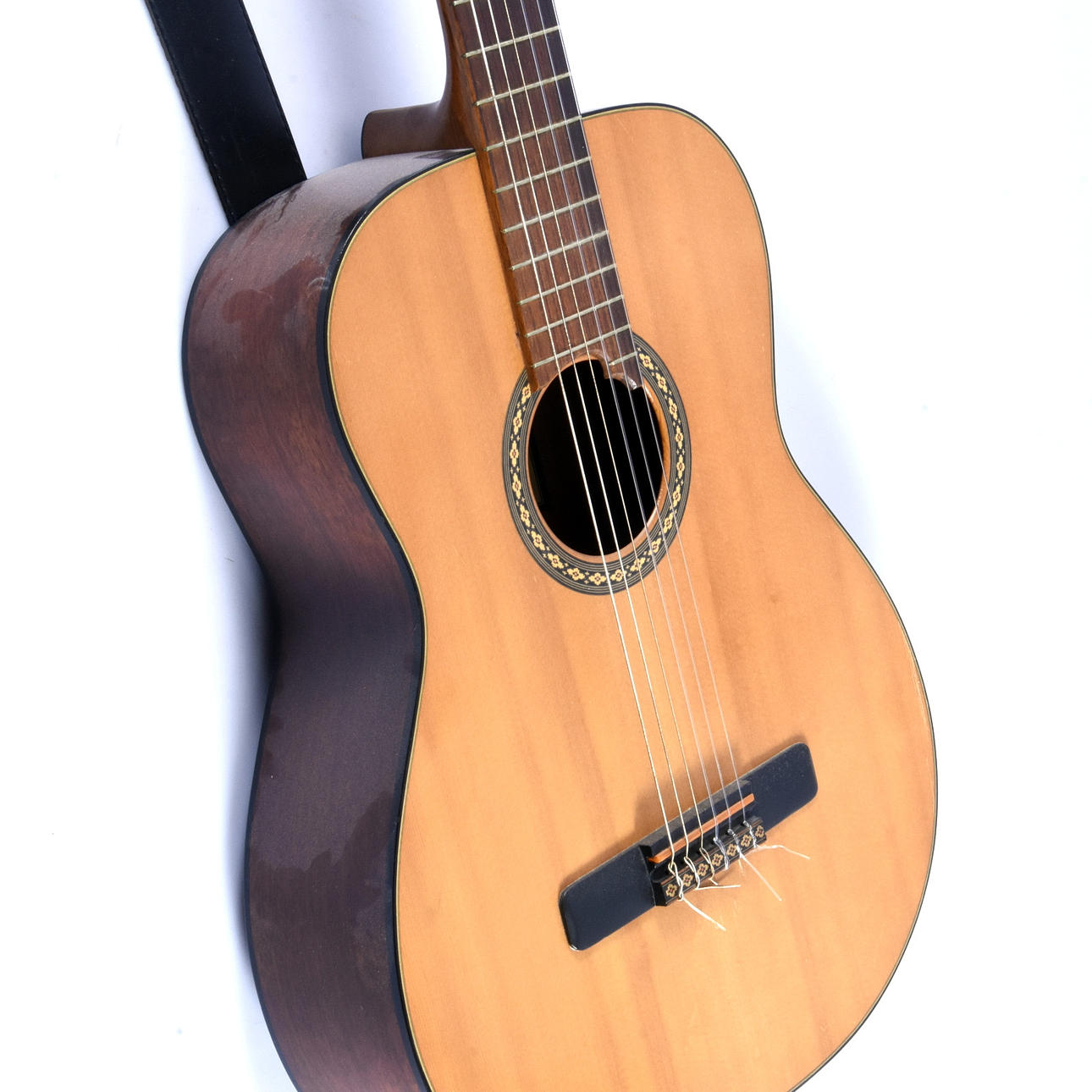 AKUSTISK GITARR, Levin.