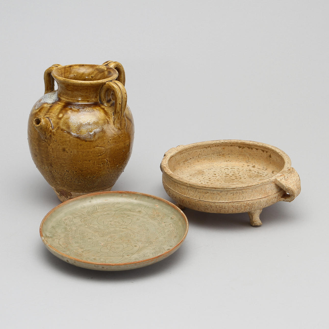 KANNA, samt TRIPOD och FAT, stengods, Kina, tangstil samt song/yuanstil.