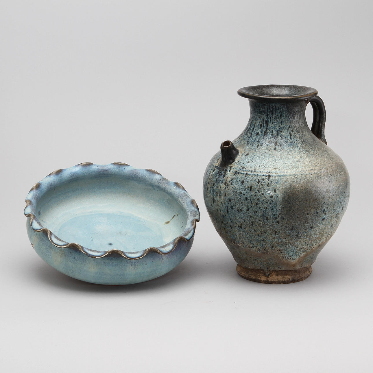 KANNA samt SKÅL, stengods, Kina, tang- resp songstil.