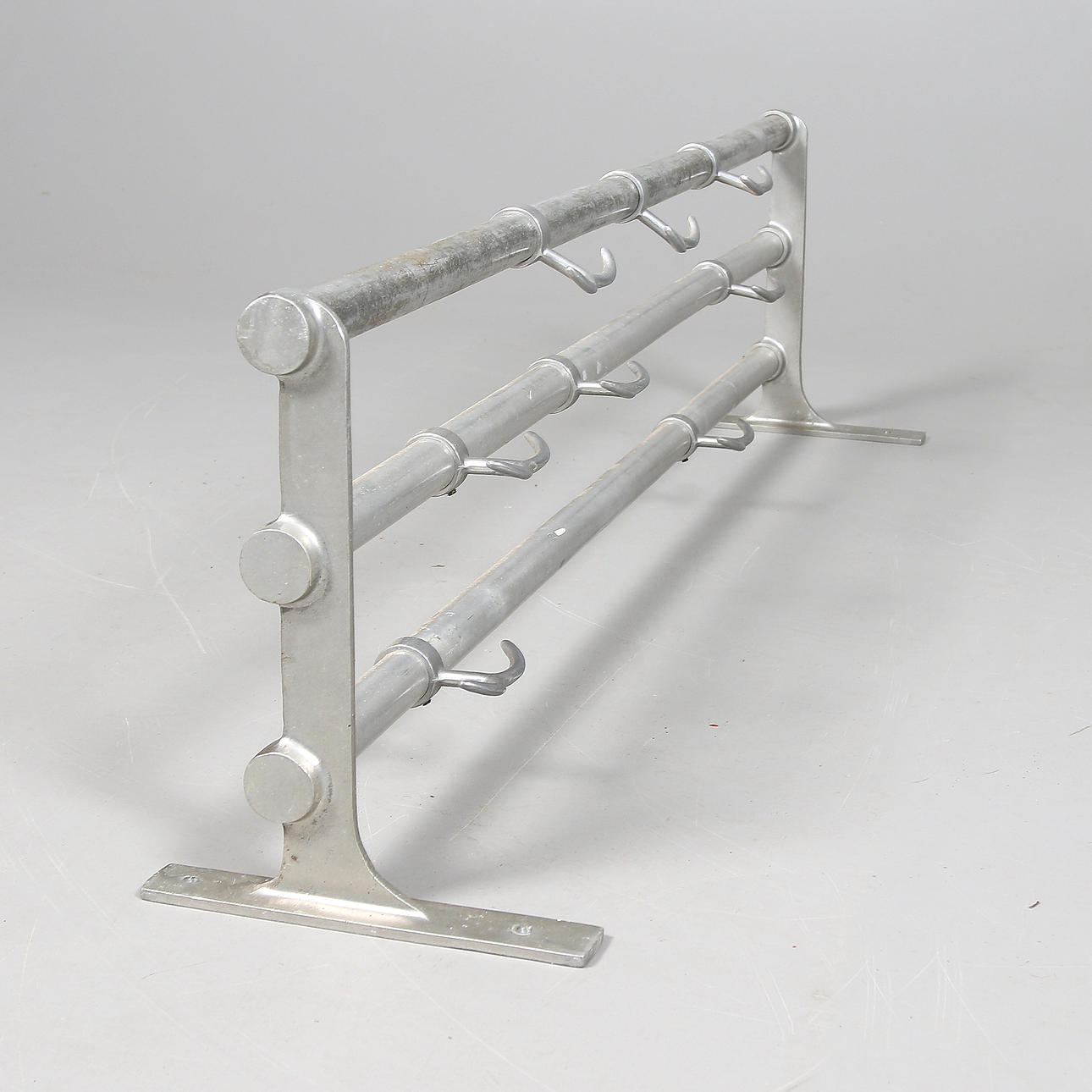 HATTHYLLA, metall, funkis.1930/40-tal. Längd 100 cm.