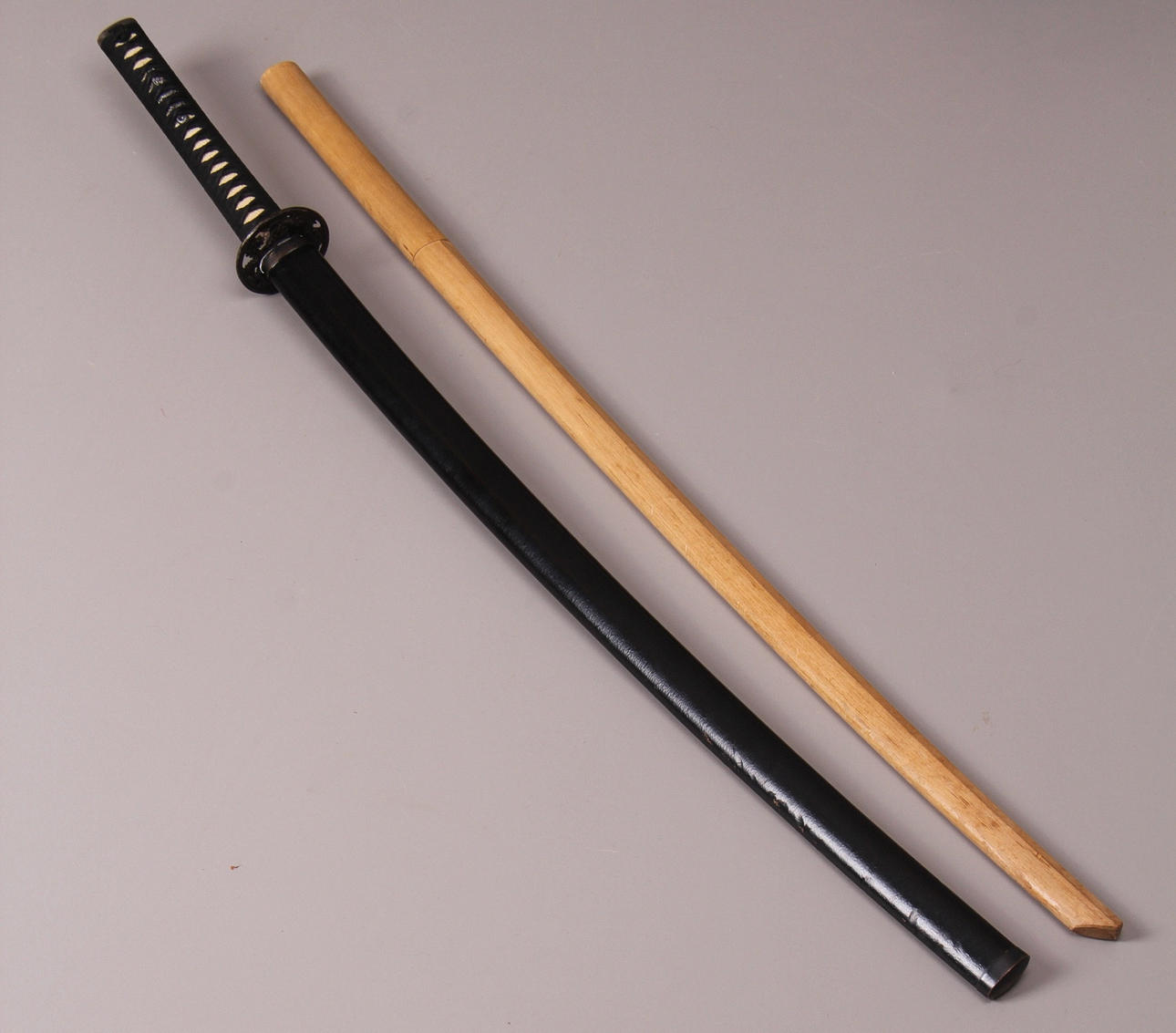 SVÄRD, 2 st, Japan, 1900-talets andra hälft.