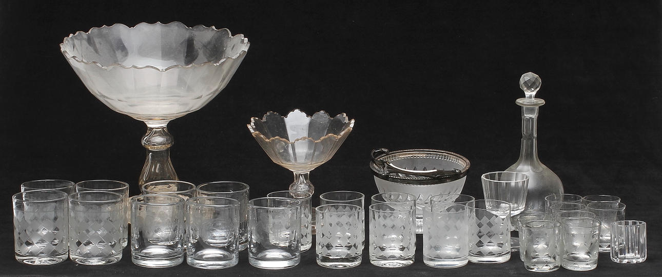 GLASFÖREMÅL, 1800/1900-tal.