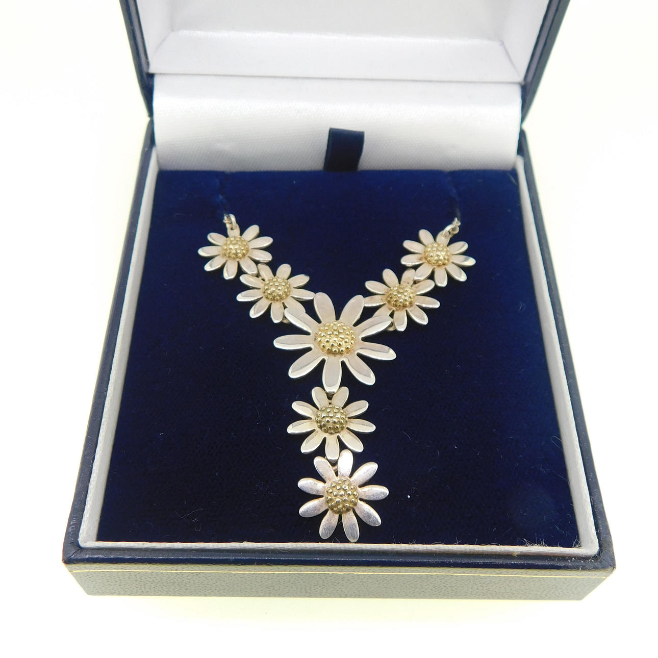 SØLV YLANG YLANG DAISY HALSKÆDE.