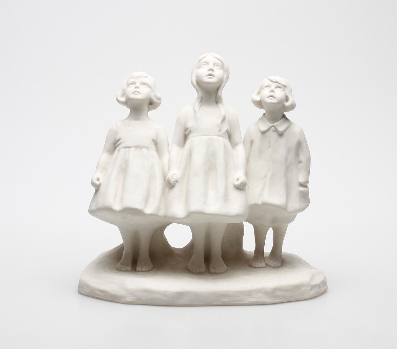 ALICE NORDIN. Skulptur, "Vildgässen", parian, Gustafsberg 1914, signerad.