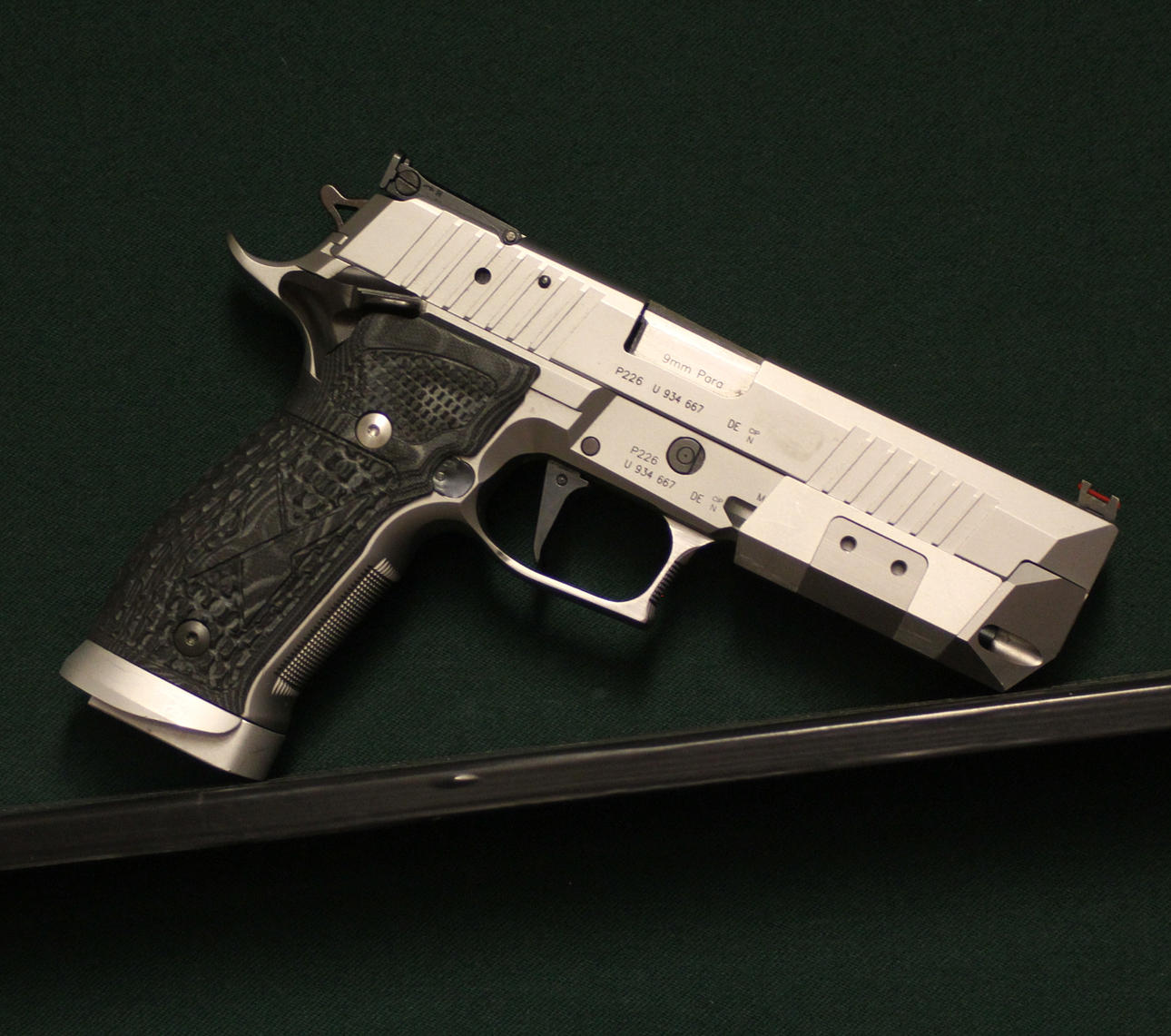 SIG-SAUER. Modell X-Five SUPERMATCH, Kaliber 9x19.