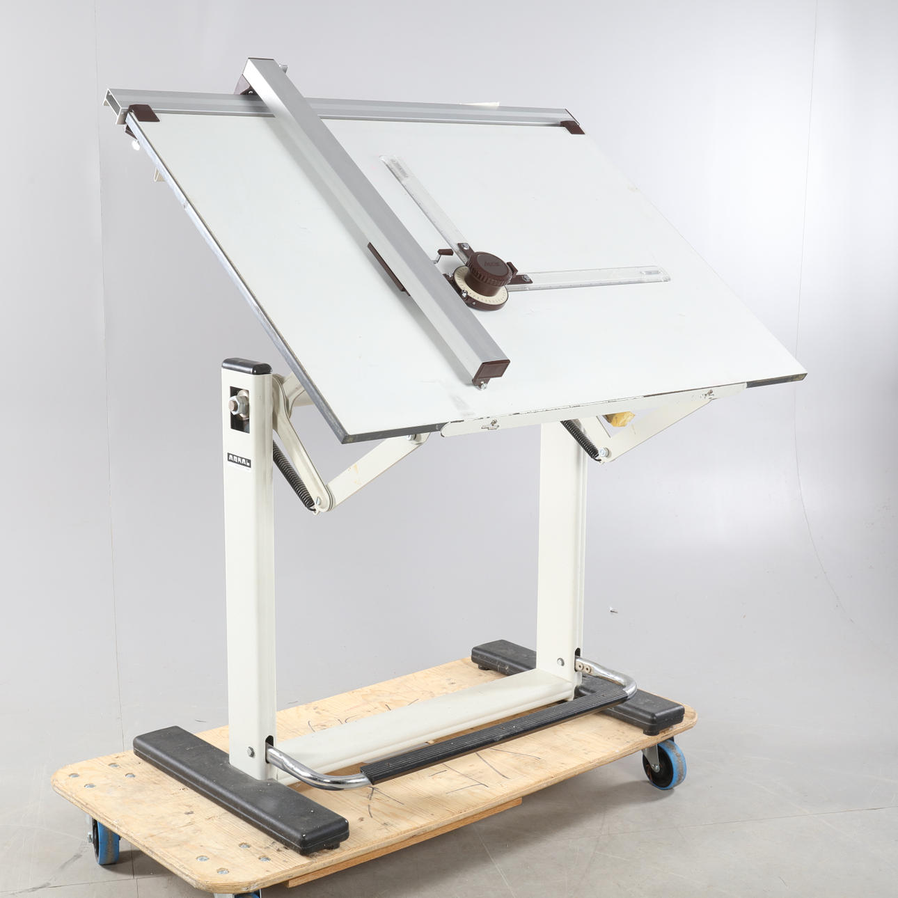 DRAWING BOARD, Arnal Neolt, Italy.