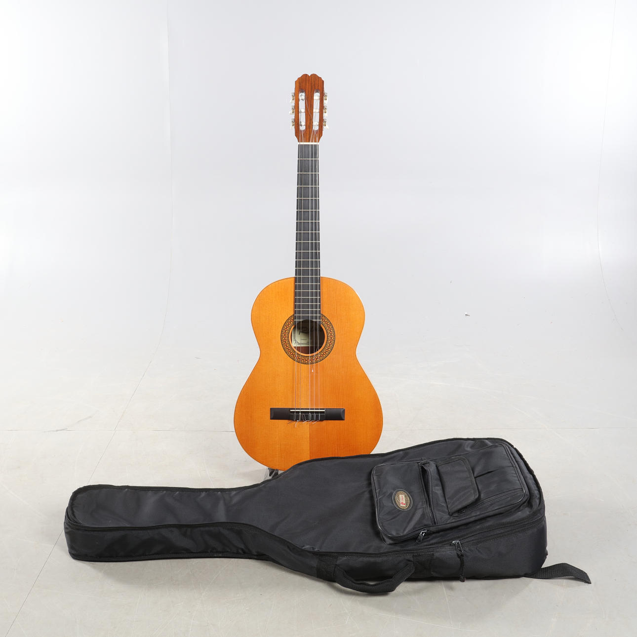 AKUSTIKGITARRE, Ritmo Modelo T3, Spanien mit Softcase.